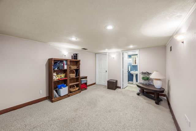 2824 44th Street, Des Moines, IA 50310
