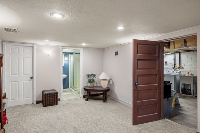 2824 44th Street, Des Moines, IA 50310