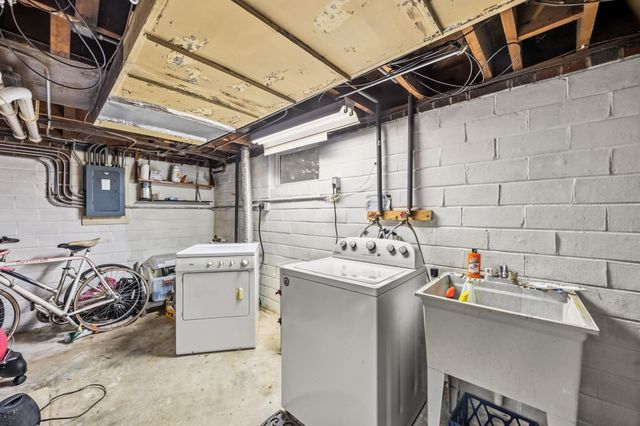 2824 44th Street, Des Moines, IA 50310