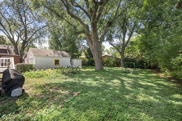 2824 44th Street, Des Moines, IA 50310