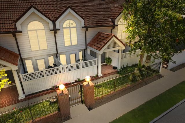 1109 W 47TH Street B, Kansas City, MO 64112