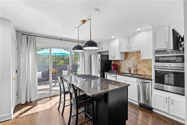 1109 W 47TH Street B, Kansas City, MO 64112