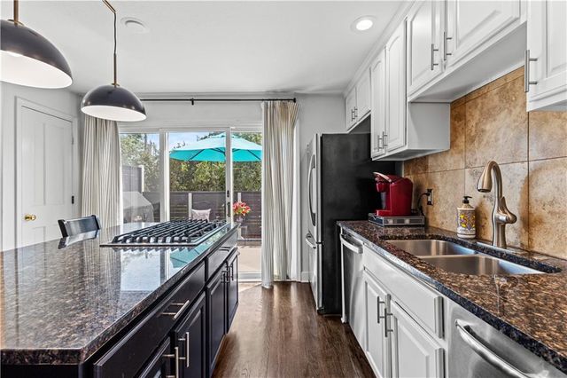 1109 W 47TH Street B, Kansas City, MO 64112