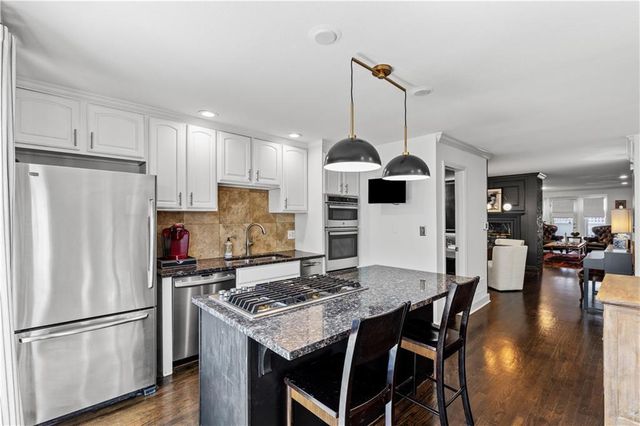 1109 W 47TH Street B, Kansas City, MO 64112