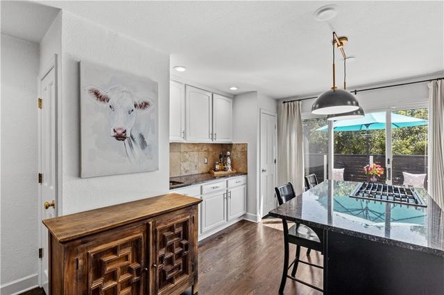 1109 W 47TH Street B, Kansas City, MO 64112