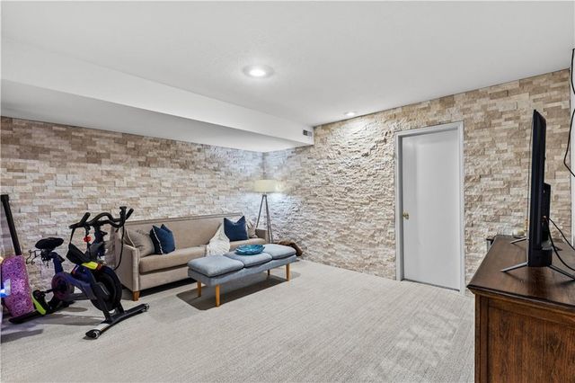 1109 W 47TH Street B, Kansas City, MO 64112