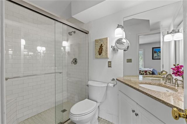 1109 W 47TH Street B, Kansas City, MO 64112