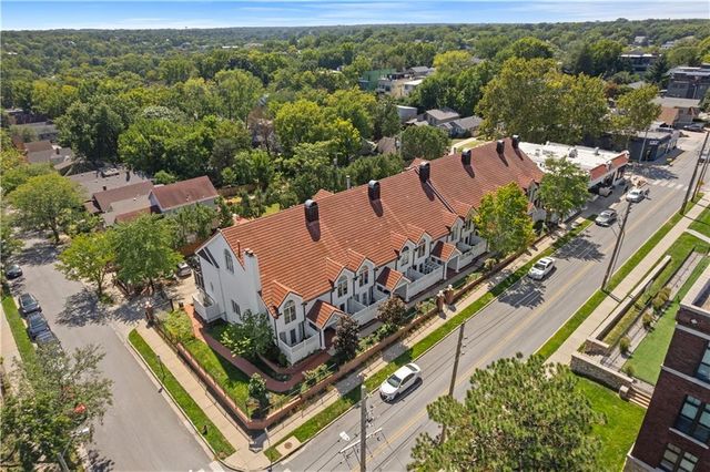 1109 W 47TH Street B, Kansas City, MO 64112