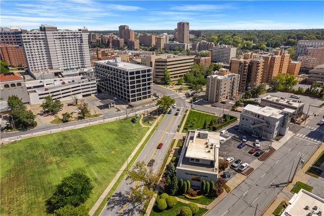 1109 W 47TH Street B, Kansas City, MO 64112