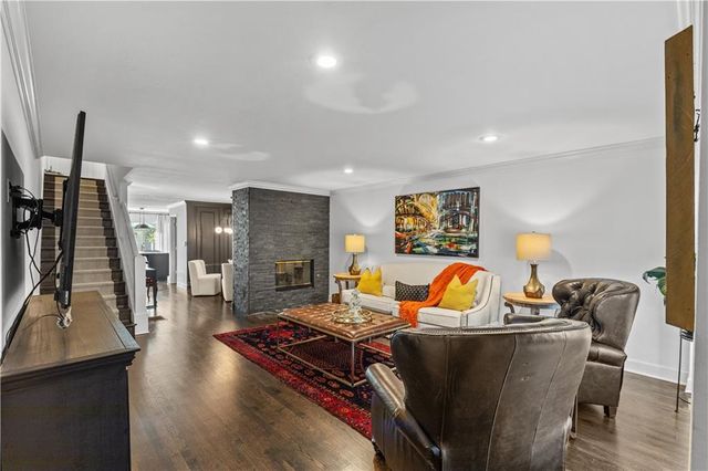 1109 W 47TH Street B, Kansas City, MO 64112