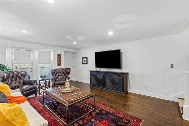 1109 W 47TH Street B, Kansas City, MO 64112