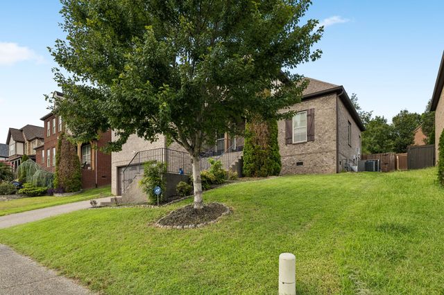 4136 Stone Hall Blvd, Hermitage, TN 37076
