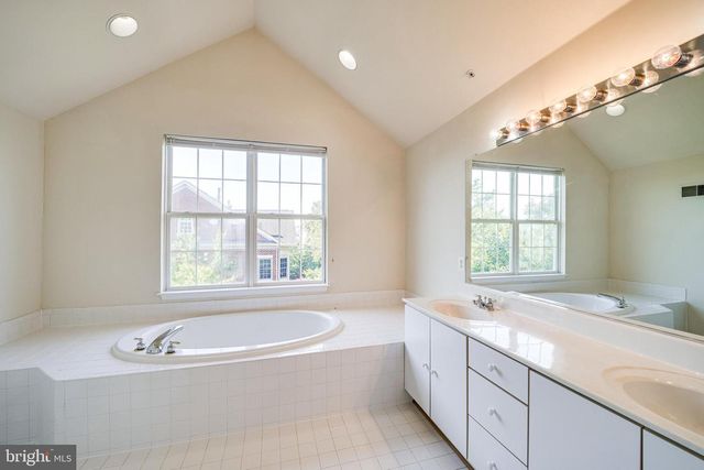 4905 WAPLE LN, Alexandria, VA 22304