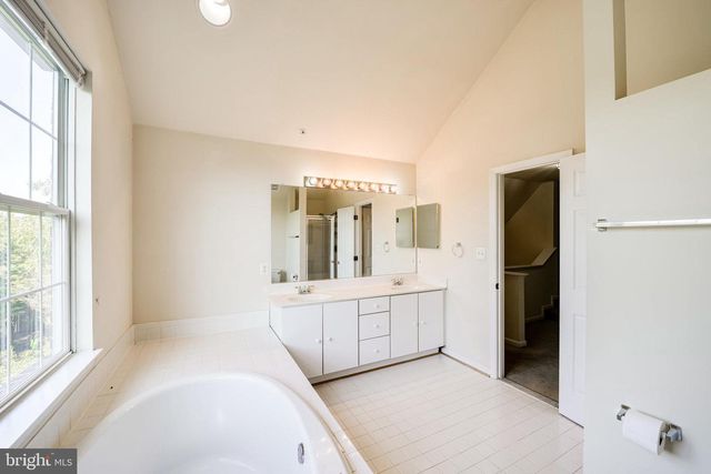 4905 WAPLE LN, Alexandria, VA 22304