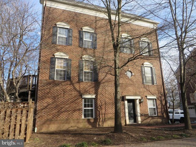 4905 WAPLE LN, Alexandria, VA 22304