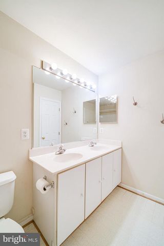 4905 WAPLE LN, Alexandria, VA 22304