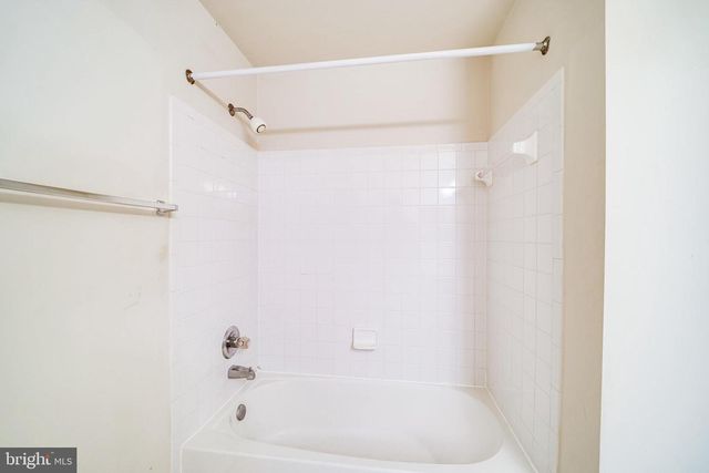 4905 WAPLE LN, Alexandria, VA 22304