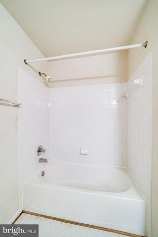 4905 WAPLE LN, Alexandria, VA 22304