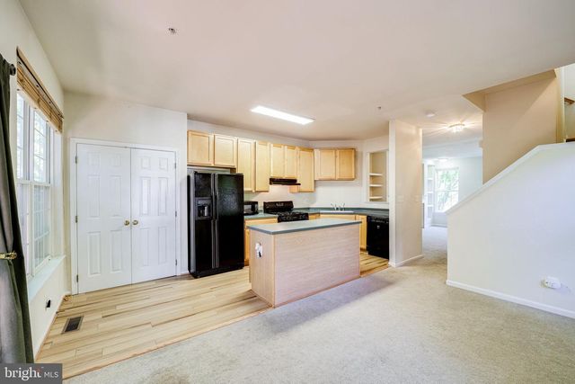 4905 WAPLE LN, Alexandria, VA 22304