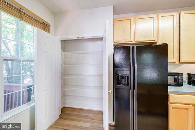 4905 WAPLE LN, Alexandria, VA 22304