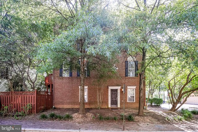 4905 WAPLE LN, Alexandria, VA 22304