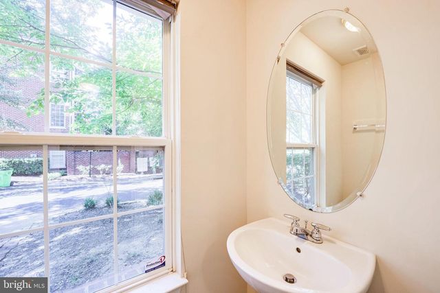 4905 WAPLE LN, Alexandria, VA 22304