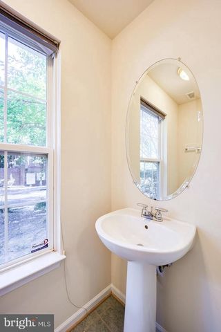 4905 WAPLE LN, Alexandria, VA 22304