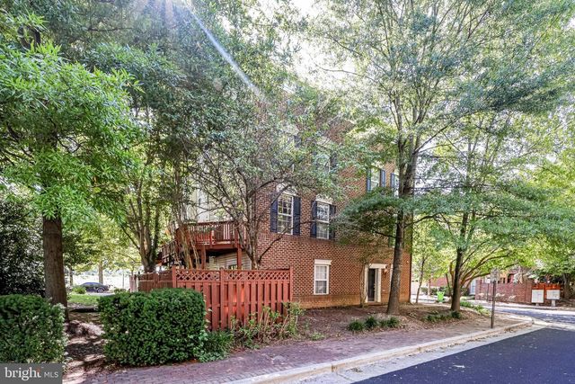 4905 WAPLE LN, Alexandria, VA 22304