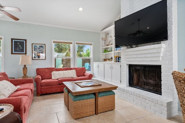 33 Blue Heron Dr, Rockport, TX 78382