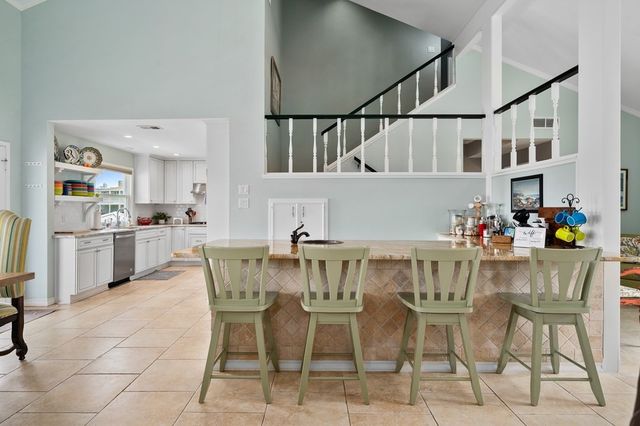 33 Blue Heron Dr, Rockport, TX 78382