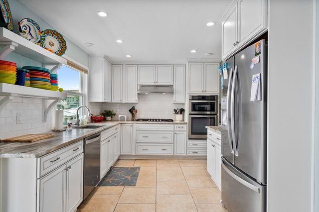 33 Blue Heron Dr, Rockport, TX 78382