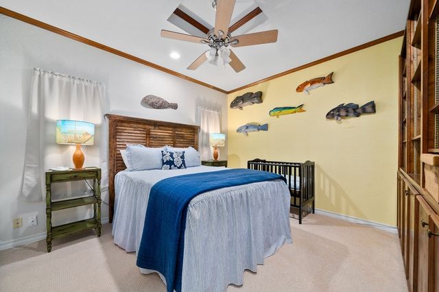 33 Blue Heron Dr, Rockport, TX 78382