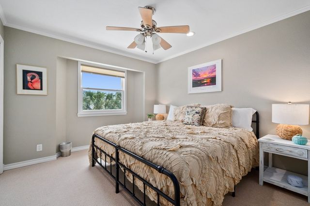 33 Blue Heron Dr, Rockport, TX 78382