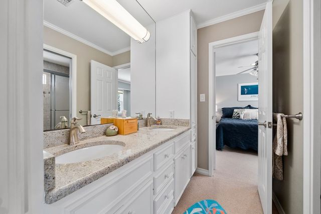 33 Blue Heron Dr, Rockport, TX 78382