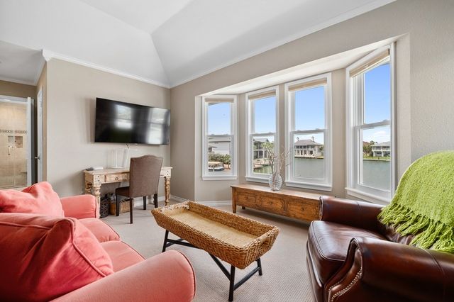 33 Blue Heron Dr, Rockport, TX 78382