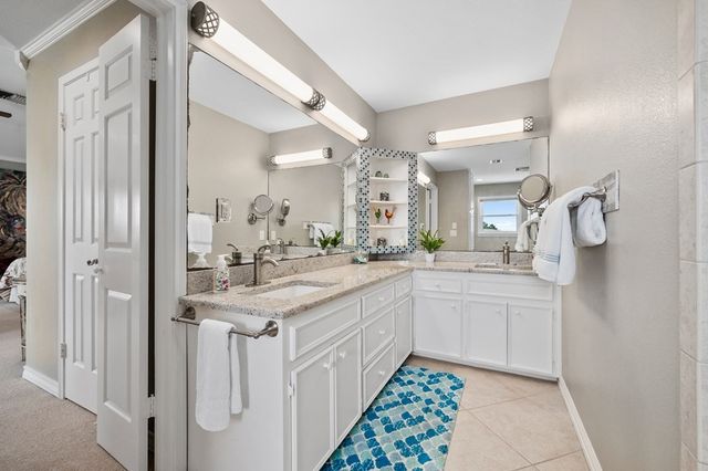 33 Blue Heron Dr, Rockport, TX 78382