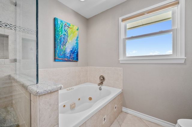 33 Blue Heron Dr, Rockport, TX 78382