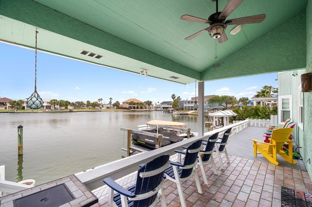 33 Blue Heron Dr, Rockport, TX 78382