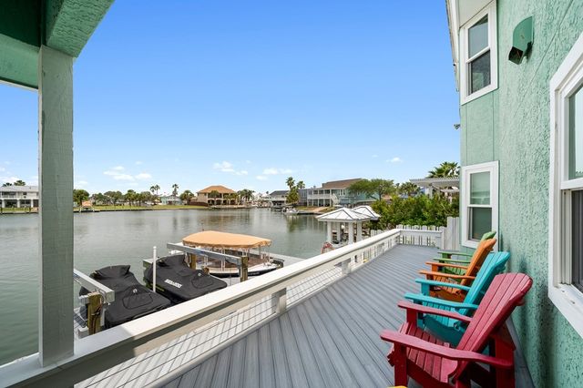 33 Blue Heron Dr, Rockport, TX 78382