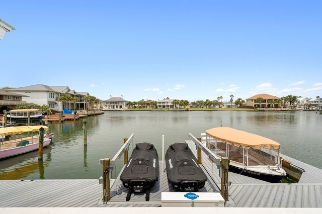 33 Blue Heron Dr, Rockport, TX 78382