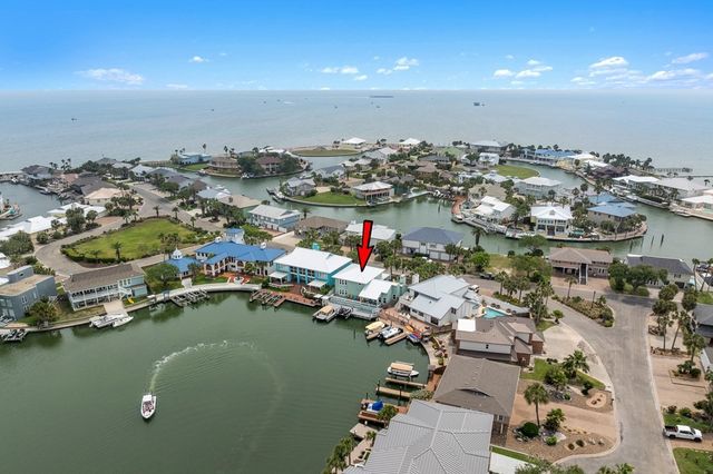 33 Blue Heron Dr, Rockport, TX 78382