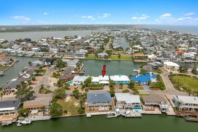 33 Blue Heron Dr, Rockport, TX 78382