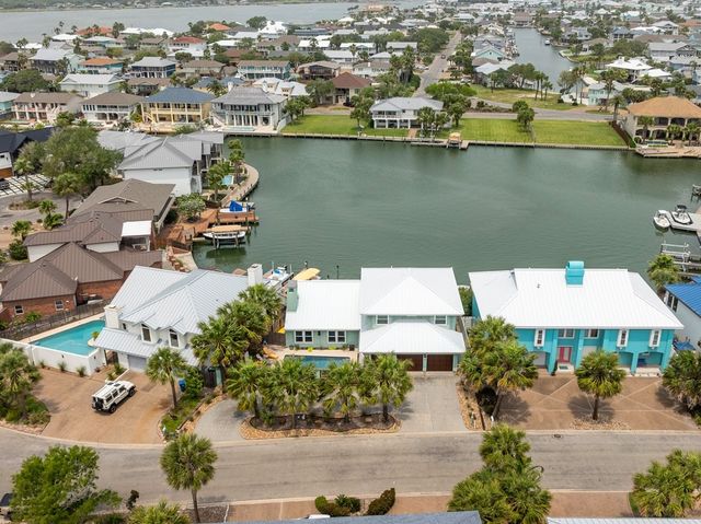 33 Blue Heron Dr, Rockport, TX 78382