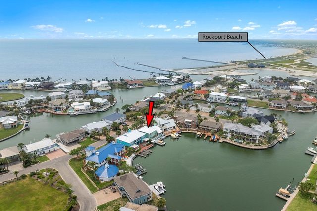 33 Blue Heron Dr, Rockport, TX 78382