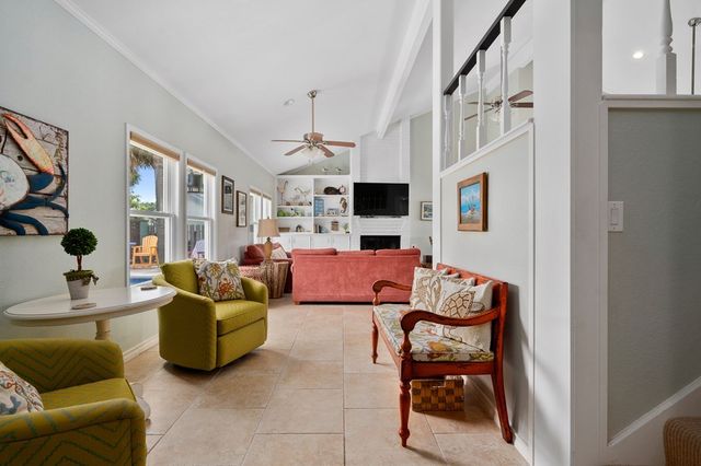 33 Blue Heron Dr, Rockport, TX 78382