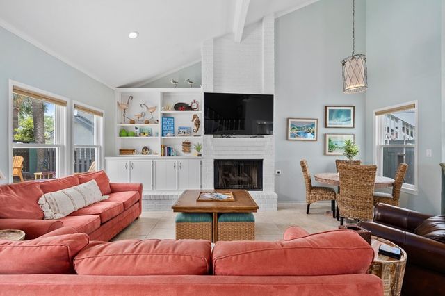 33 Blue Heron Dr, Rockport, TX 78382