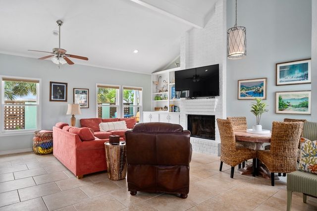 33 Blue Heron Dr, Rockport, TX 78382