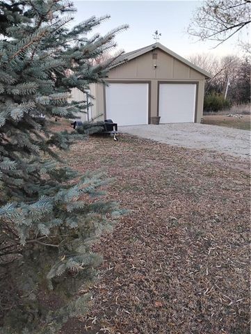 133 S Linn Valley Drive, Linn Valley, KS 66040