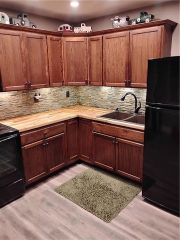 133 S Linn Valley Drive, Linn Valley, KS 66040