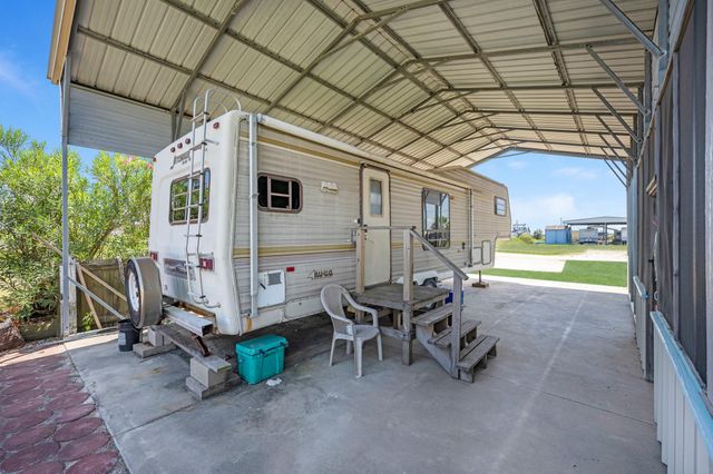 1476 Mabry Street, Gilchrist, TX 77617